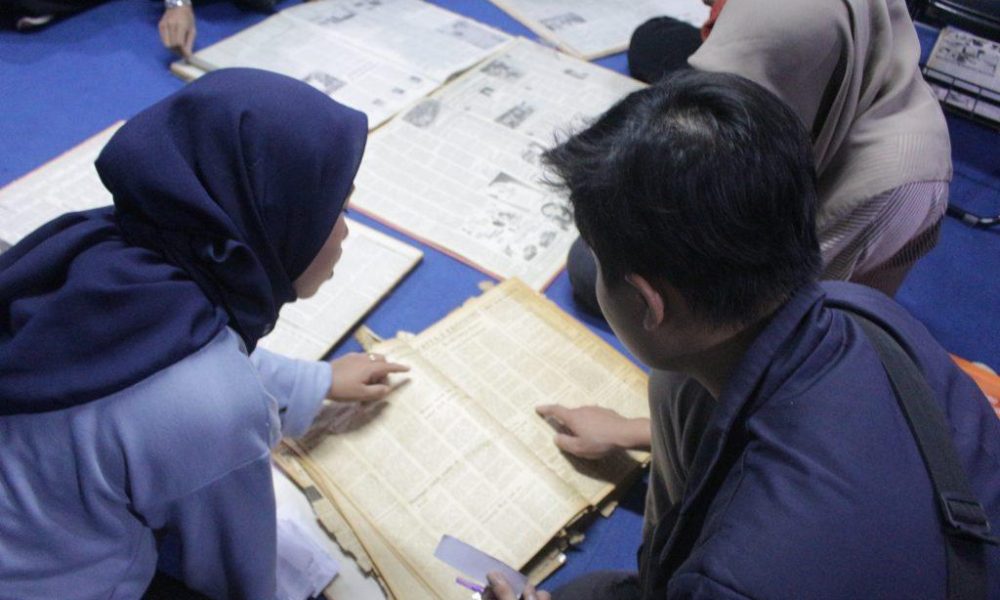 Mahasiswa UIN Jember Cari Referensi “Ladang Emas” Penelitian Skripsi di Perpus Stikosa -AWS