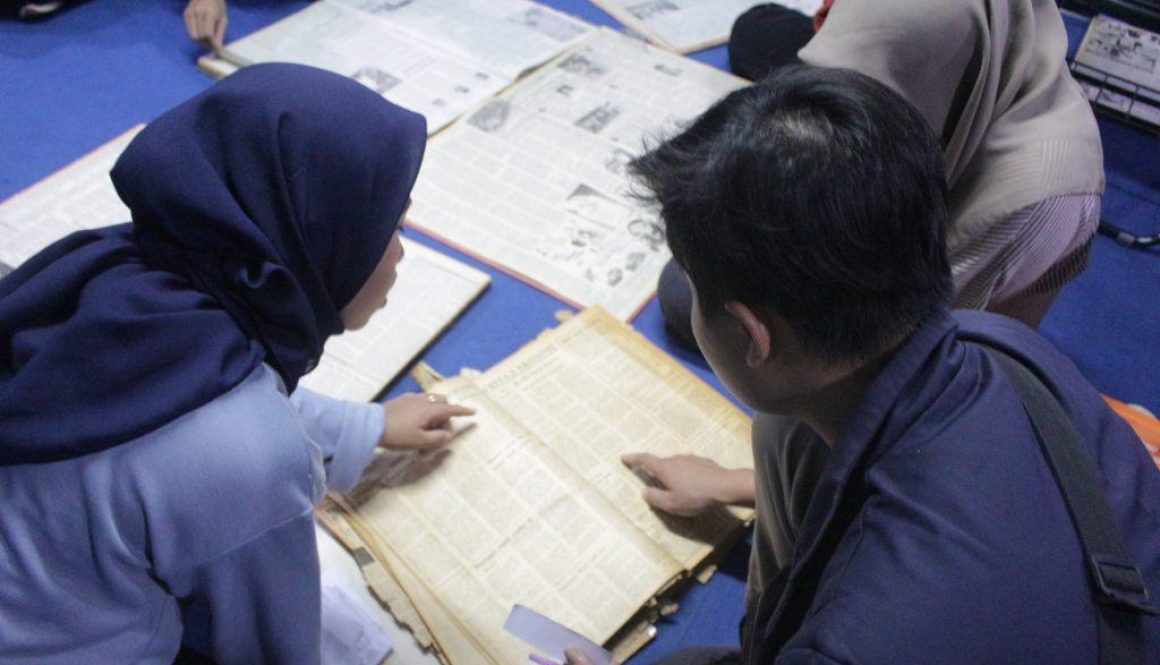 Mahasiswa UIN Jember Cari Referensi “Ladang Emas” Penelitian Skripsi di Perpus Stikosa -AWS