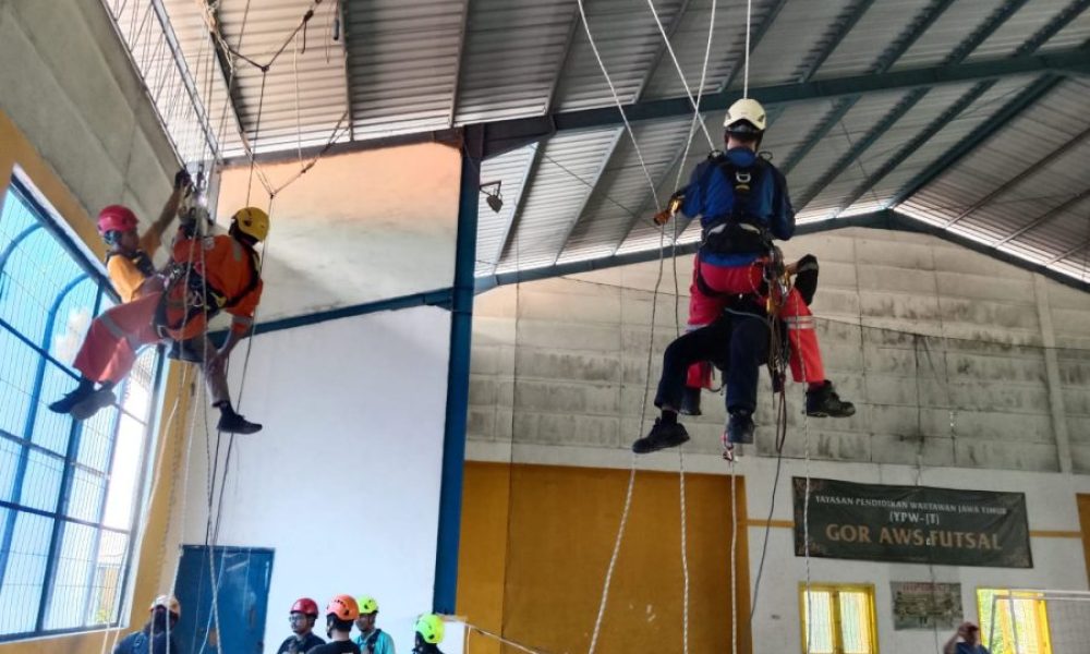 Gelaran Uji Kompetensi Sertifikasi K3 di GOR Futsal Stikosa AWS Sebagai Peluang Kerja Industri