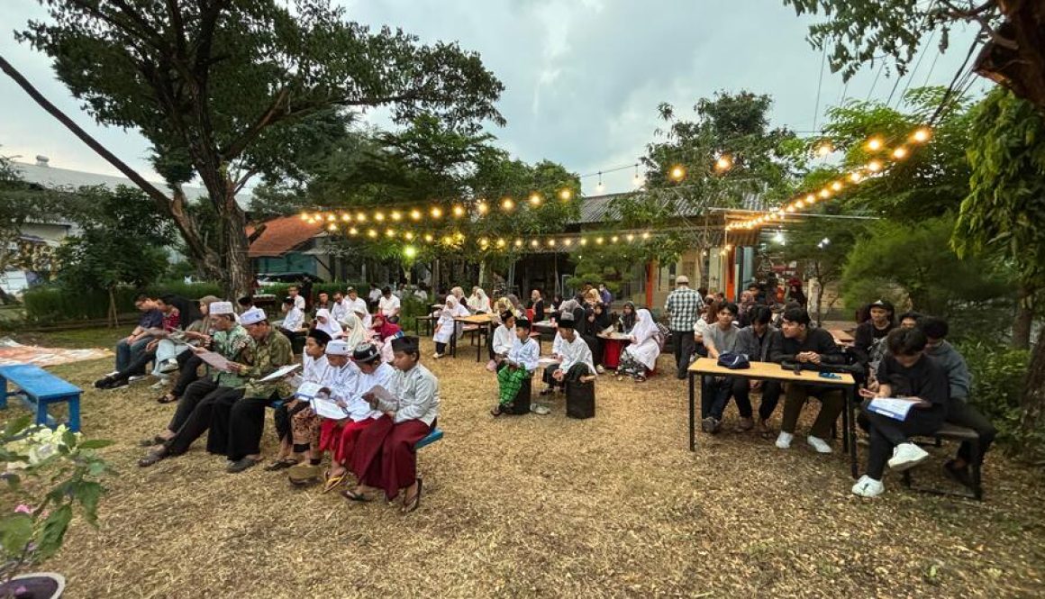 Merajut Erat Kembali Jalinan Komunikasi, Civitas Stikosa AWS Buka Puasa Ramadhan 1445 H Bersama YPWJT dan Anak Panti Asuhan - STIKOSA-AWS