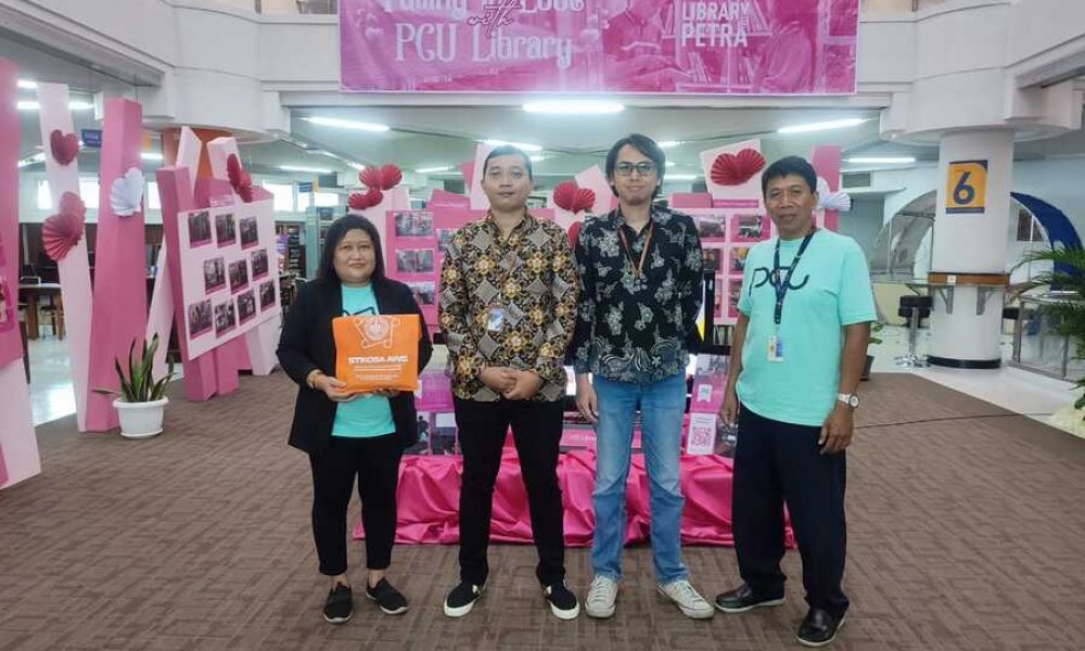 Kembangkan Digitalisasi Perpustakaan, Stikosa AWS Studi Banding di UK Petra Surabaya