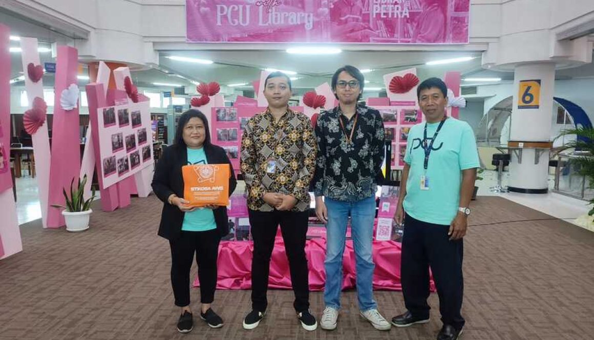 Kembangkan Digitalisasi Perpustakaan, Stikosa AWS Studi Banding di UK Petra Surabaya