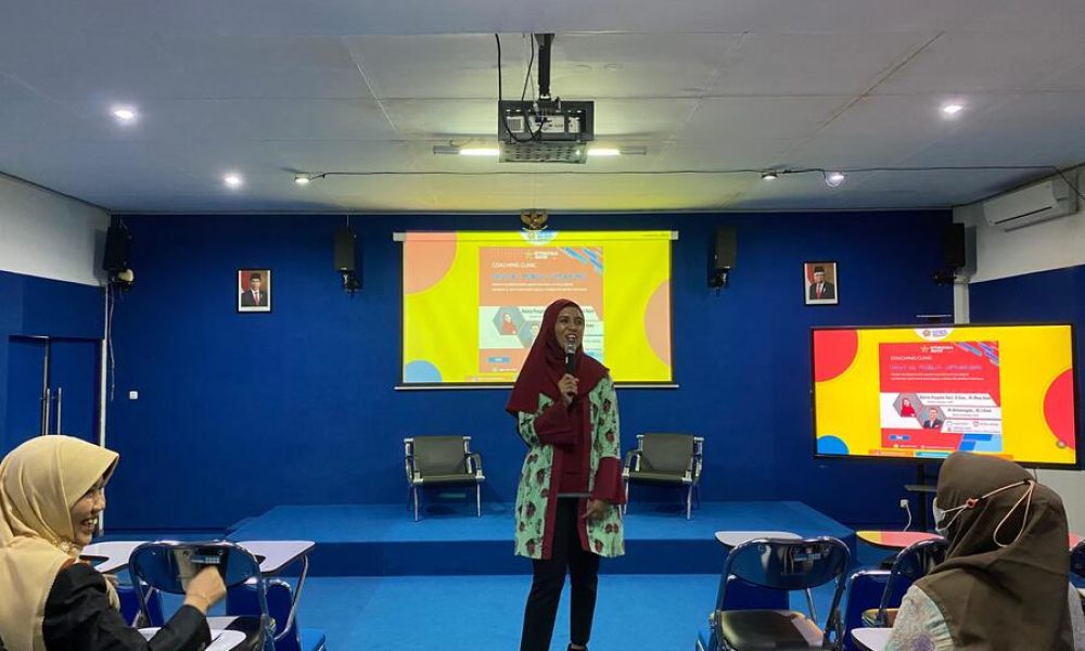 Coaching Clinic Digital Public Speaking di Stikosa AWS Diikuti Guru Sekolah dan Humas Instansi di Surabaya - STIKOSA-AWS