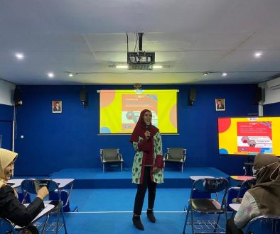 Coaching Clinic Digital Public Speaking di Stikosa AWS Diikuti Guru Sekolah dan Humas Instansi di Surabaya (1)
