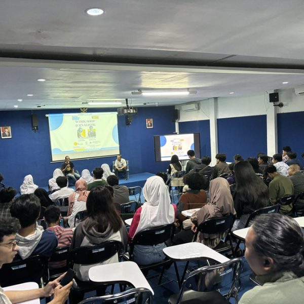Pertajam Menulis Berita, Stikosa AWS Menggelar Workshop Jurnalistik In-depth Reporting dan Investigasi Untuk Umum - STIKOSA-AWS