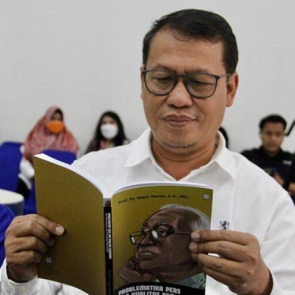 Sapto Anggoro Komisioner Dewan Pers yang Konsisten Menjaga Marwah Jurnalisme Indonesia - STIKOSA-AWS