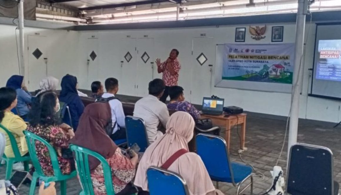 Bertema Mitigasi Bencana, Mahasiswa Stikosa AWS Melakukan KKL di SLB Harapan Bunda Surabaya - STIKOSA-AWS