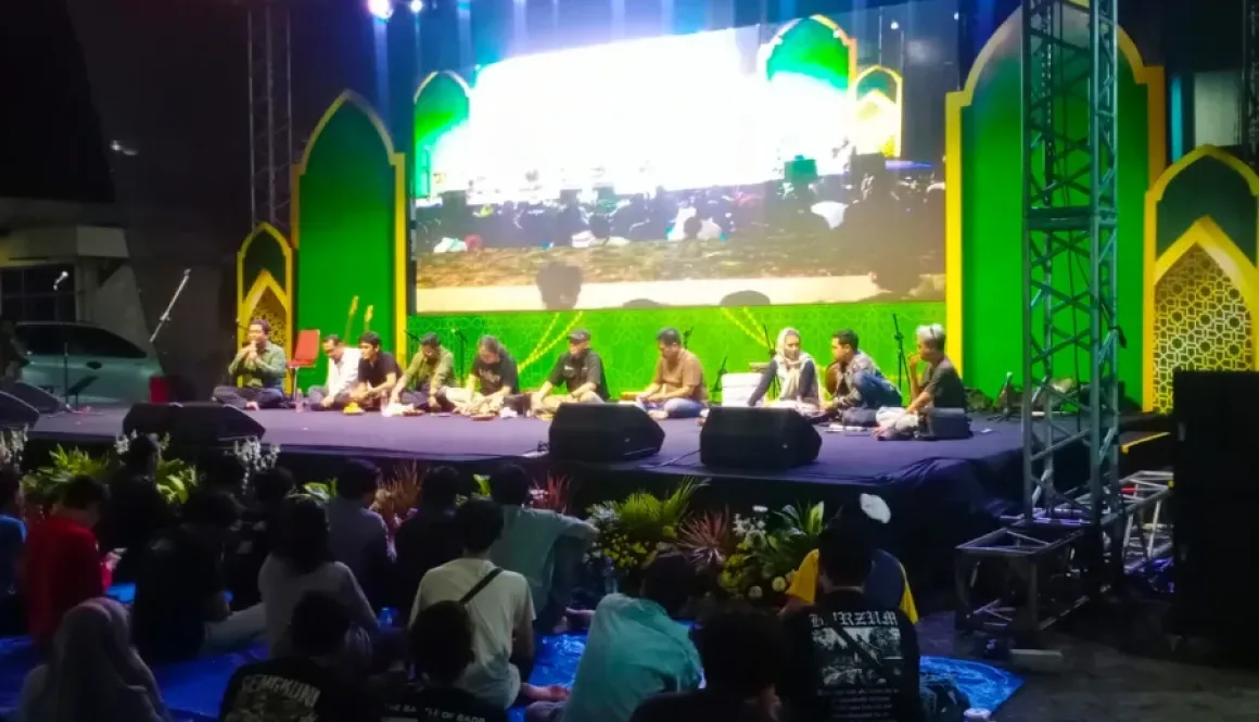 Diskusi Menarik Majelis Ilmu Bangbang Wetan di Stikosa AWS