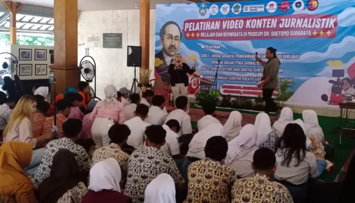 Stikosa AWS dan YKAI Jatim Adakan Pelatihan Video Konten Jurnalistik Sambil Berwisata Sejarah