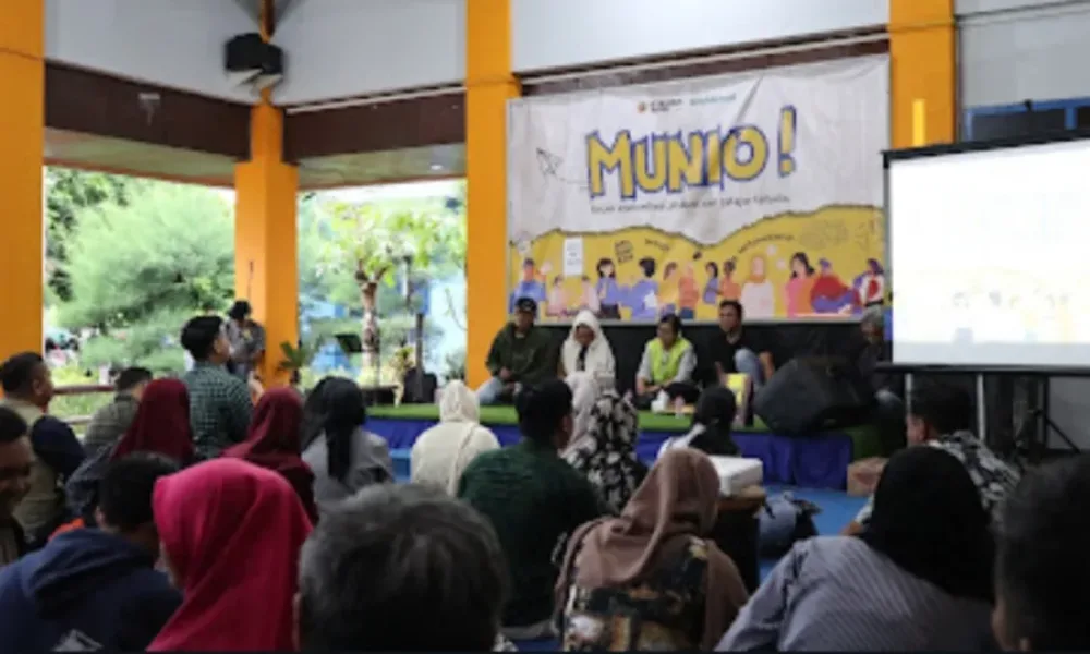 Mencari Ibu di Pendopo Kampus Stikosa AWS