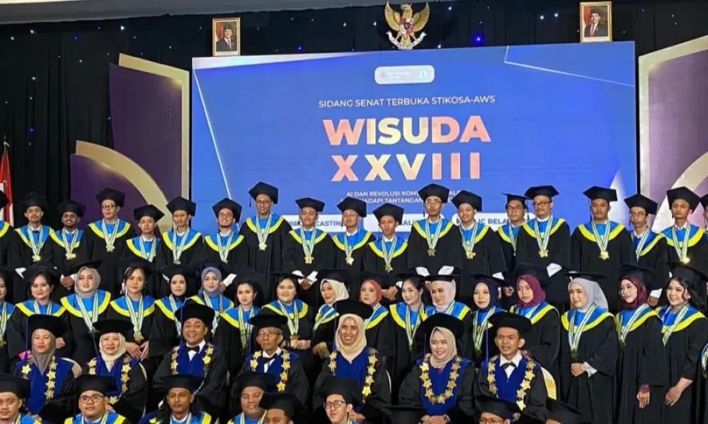 Suasana Haru & Orasi Ilmiah tentang AI yang Sangat Menarik di Acara Wisuda XVIII Stikosa AWS